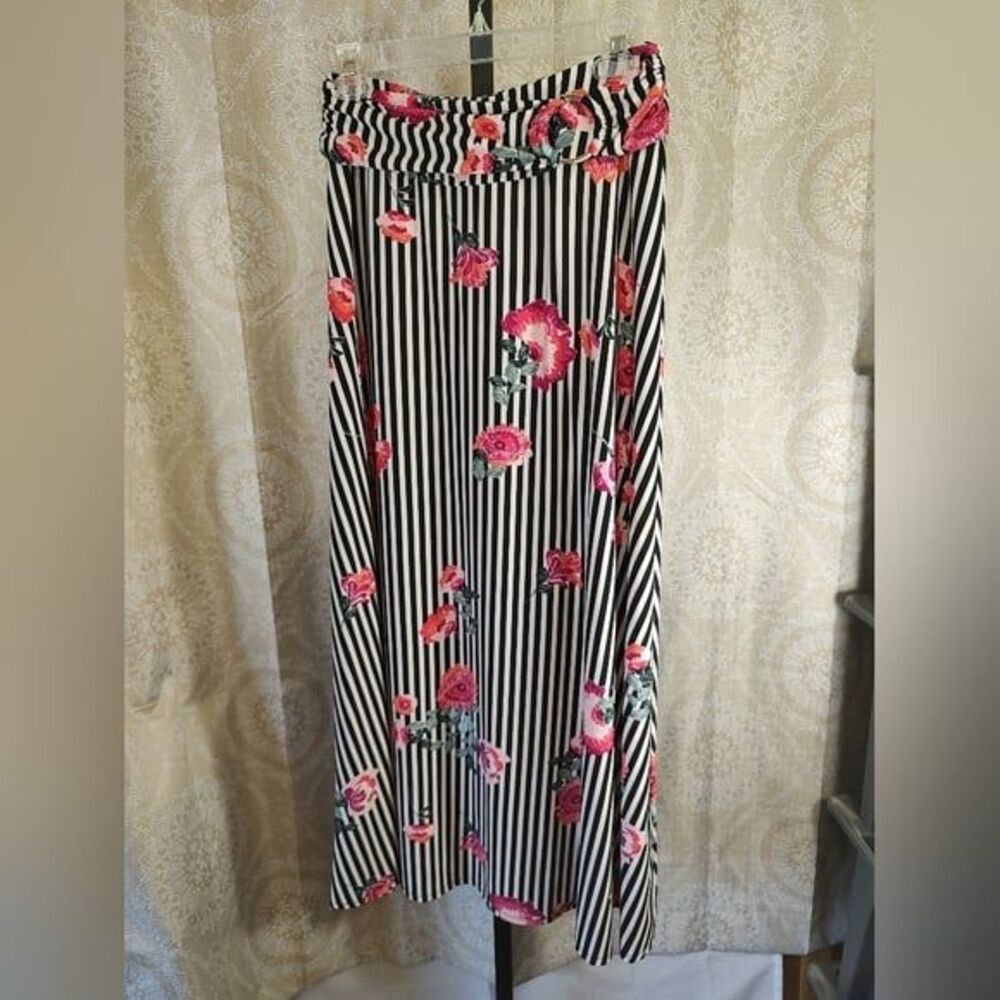 Robert Louis maxi skirt, flowers & stripes. Size Small
